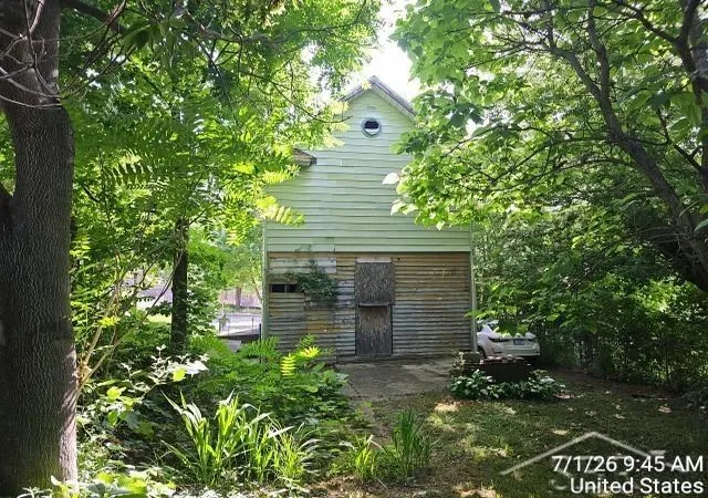 Photo 3 of Single family home for sale at 810 Crapo St, Flint, MI 48503 | MLS# 61050214536 | Listing updated on 2026-07-12