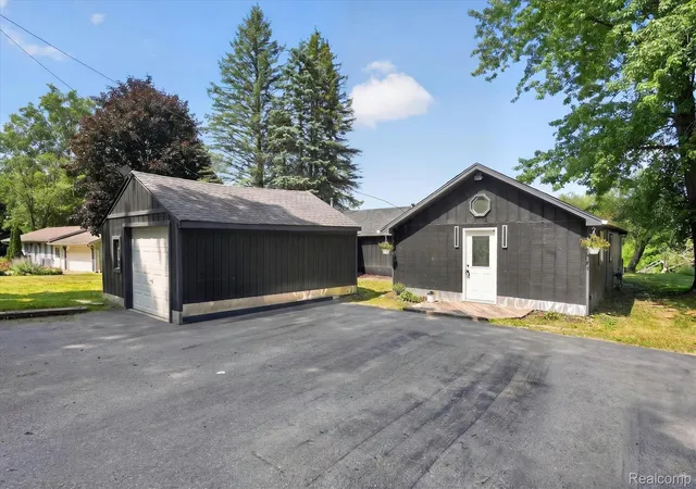 Photo 2 of Single family home for sale at 3515 Lakeview Dr, Ortonville, MI 48462 | MLS# 20261053247 | Listing updated on 2026-08-18