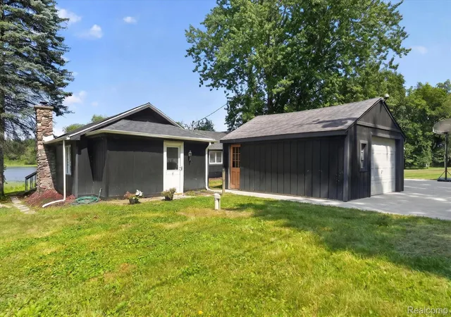 Photo 3 of Single family home for sale at 3515 Lakeview Dr, Ortonville, MI 48462 | MLS# 20261053247 | Listing updated on 2026-08-18
