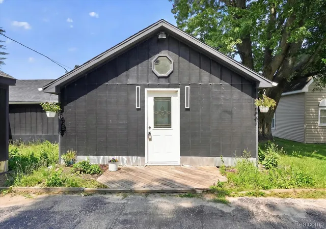 Photo 4 of Single family home for sale at 3515 Lakeview Dr, Ortonville, MI 48462 | MLS# 20261053247 | Listing updated on 2026-08-18