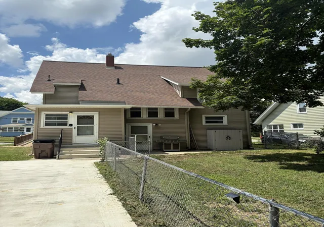 Photo 3 of Single family home for sale at 1021 Carl Breeding Way, Jackson, MI 49203 | MLS# 55026035469 | Listing updated on 2026-08-31