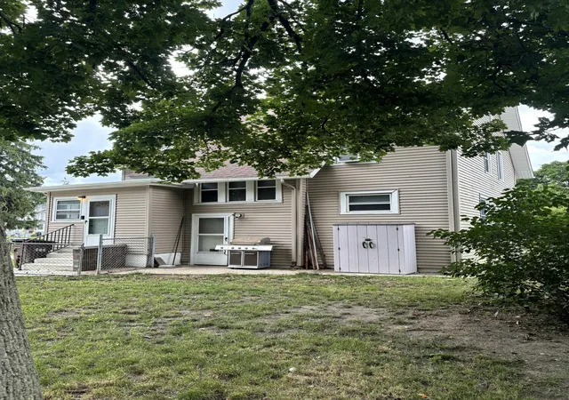 Photo 4 of Single family home for sale at 1021 Carl Breeding Way, Jackson, MI 49203 | MLS# 55026035469 | Listing updated on 2026-08-31