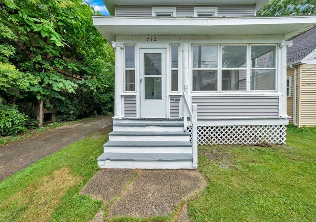 Photo 3 of Single family home for sale at 732 Chicago Ave, Lansing, MI 48915 | MLS# 58050214542 | Listing updated on 2026-09-05