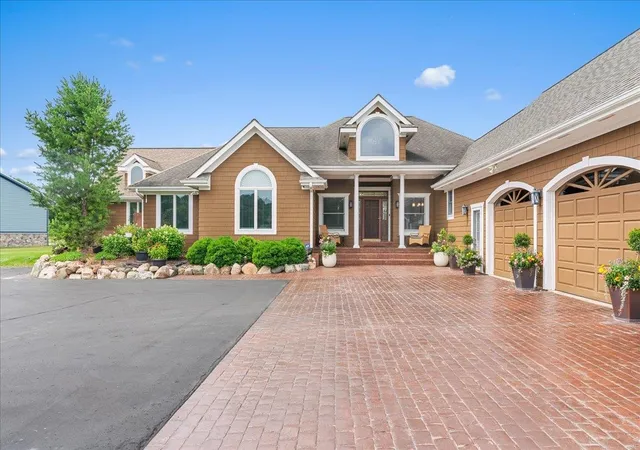 Photo 2 of Single family home for sale at 1851 N Chipman Rd, Owosso, MI 48867 | MLS# 60050214544 | Listing updated on 2026-07-13