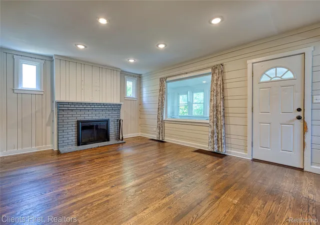 Photo 3 of Single family home for sale at 4258 Seeden St, Waterford, MI 48329 | MLS# 20261053258 | Listing updated on 2026-09-02