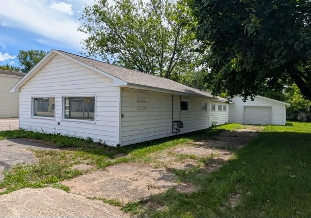 Photo 3 of Single family home for sale at 1232 E Superior St, Alma, MI 48801 | MLS# 79080070956 | Listing updated on 2026-09-13