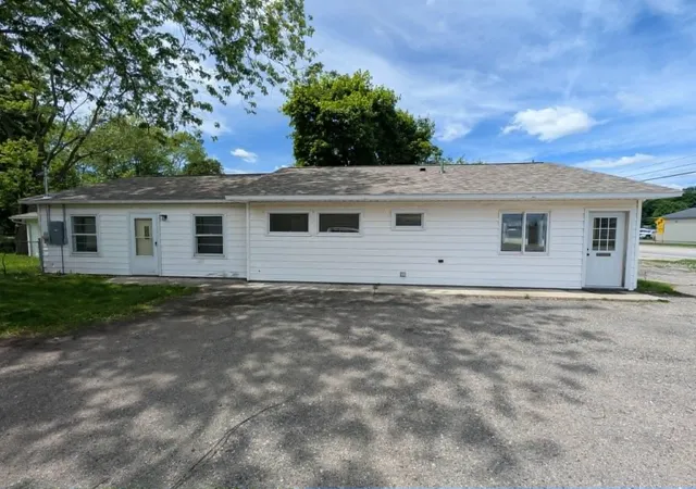 Photo 3 of Single family home for sale at 1232 E Superior St, Alma, MI 48801 | MLS# 79080070956 | Listing updated on 2026-10-04