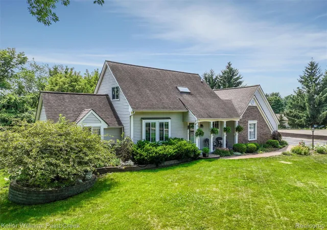 Photo 2 of Single family home for sale at 2611 Quail Run St, Rochester, MI 48306 | MLS# 20261053263 | Listing updated on 2026-09-09