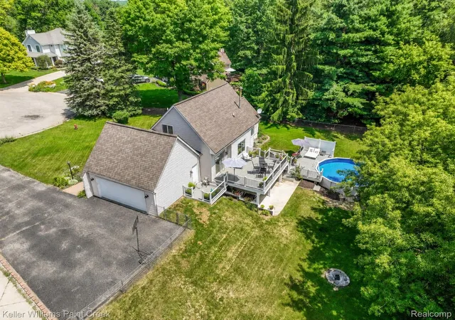 Photo 2 of Single family home for sale at 2611 Quail Run St, Rochester, MI 48306 | MLS# 20261053263 | Listing updated on 2026-09-09