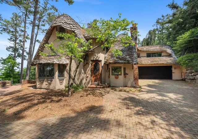 Photo 3 of Single family home for sale at 13987 Division St, Charlevoix, MI 49720 | MLS# 78080070957 | Listing updated on 2026-07-14