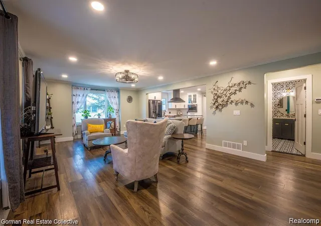 Photo 3 of Single family home for sale at 283 Phillips Ave, Clawson, MI 48017 | MLS# 20261053273 | Listing updated on 2026-07-18