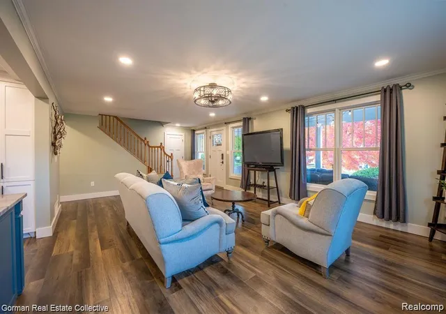 Photo 4 of Single family home for sale at 283 Phillips Ave, Clawson, MI 48017 | MLS# 20261053273 | Listing updated on 2026-07-18