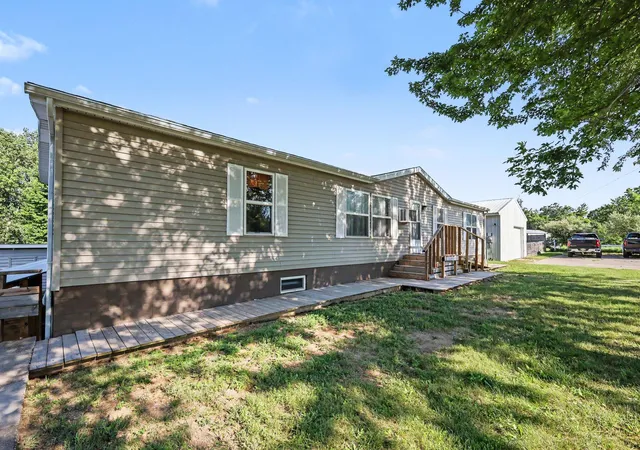 4th image of 8691 S Elm Ave, Newaygo, MI 49337 | MLS# 66026035487
