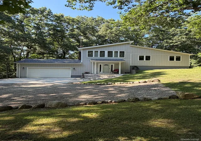 Photo 1 of Single family home for sale at 825 Rowlinson Ln, Ortonville, MI 48462 | MLS# 20261053316 | Listing updated on 2026-08-24