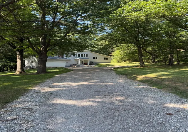 Photo 2 of Single family home for sale at 825 Rowlinson Ln, Ortonville, MI 48462 | MLS# 20261053316 | Listing updated on 2026-08-24