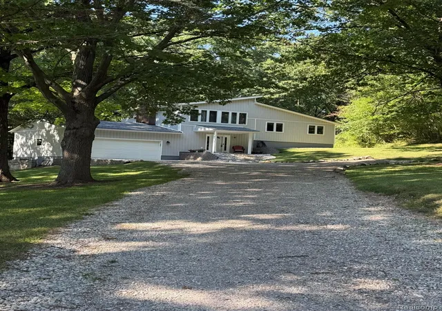 Photo 3 of Single family home for sale at 825 Rowlinson Ln, Ortonville, MI 48462 | MLS# 20261053316 | Listing updated on 2026-08-24