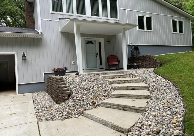 Photo 4 of Single family home for sale at 825 Rowlinson Ln, Ortonville, MI 48462 | MLS# 20261053316 | Listing updated on 2026-08-24
