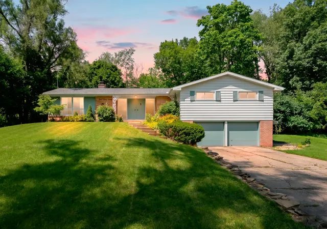 Photo 1 of Sale Pending at 537 Parkdale Blvd, Kalamazoo, MI 49004 | MLS# 66026035500 | Listing updated on 2026-08-18