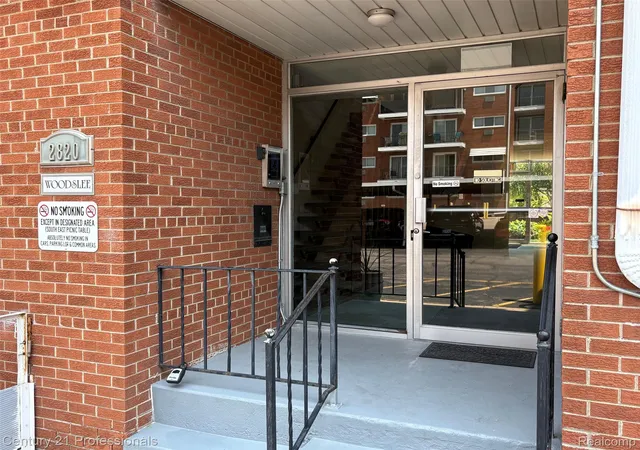 Listing Photo 5 - Condo for sale in building located at 2820 Woodslee Dr, Royal Oak, MI 48073 - Unit #301