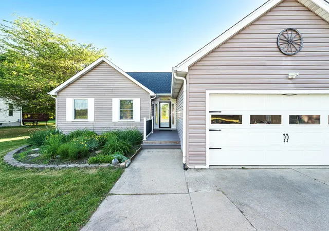 Photo 2 of Single family home for sale at 8280 Clear Lake Rd, Grass Lake, MI 49240 | MLS# 81026035506 | Listing updated on 2026-09-14