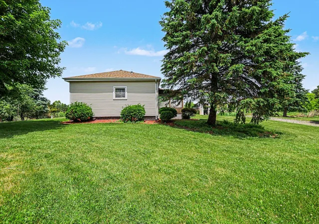 Photo 3 of Single family home for sale at 19647 L Dr N, Marshall, MI 49068 | MLS# 64026035503 | Listing updated on 2026-07-13