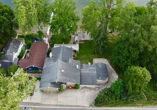 Photo 3 of Single family home for sale at 68404 Dailey Rd, Edwardsburg, MI 49112 | MLS# 69026035510 | Listing updated on 2026-09-10