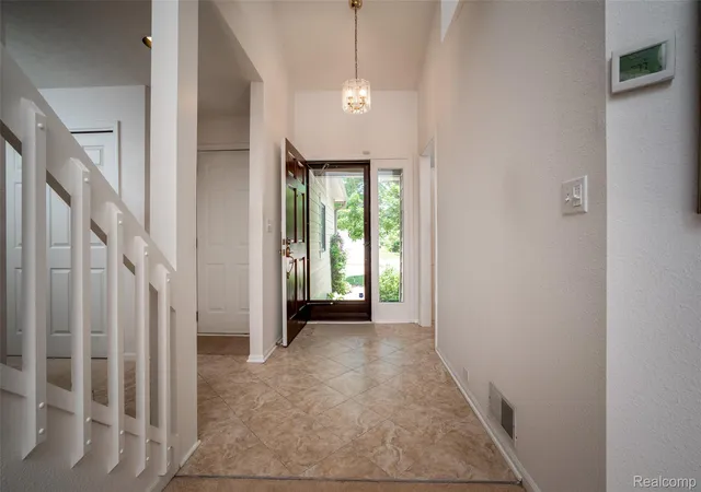 Listing Photo 4 - Condo for sale in building located at 2039 Bancroft Dr, Ann Arbor, MI 48108
