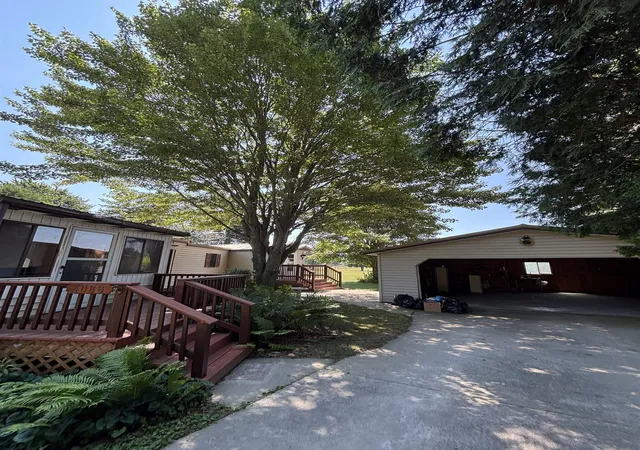 4th image of 4088 Western Dr, Croswell, MI 48422 | MLS# 58050214570