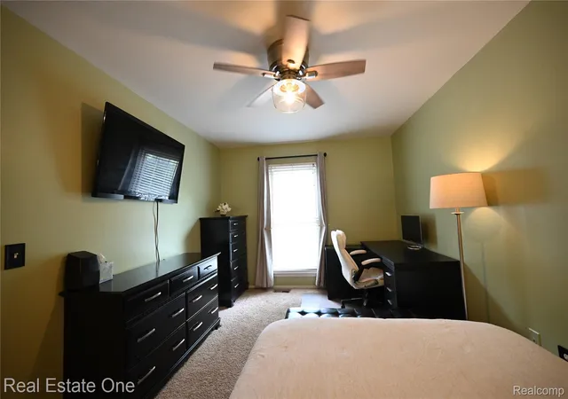5th image of 256 1st St, Rochester, MI 48307