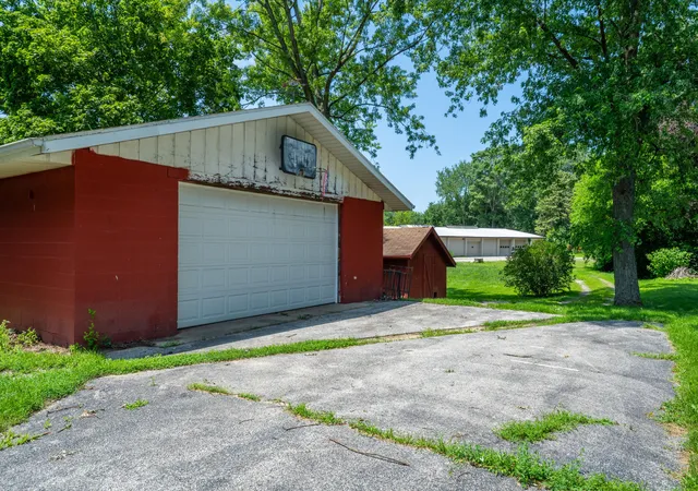 Photo 2 of Single family home for sale at 135 W St Joseph St, Coloma City Berrien, MI 49038 | MLS# 69026035527 | Listing updated on 2026-07-30