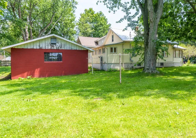 Photo 3 of Single family home for sale at 135 W St Joseph St, Coloma City Berrien, MI 49038 | MLS# 69026035527 | Listing updated on 2026-07-30