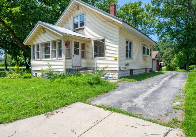 Photo 4 of Single family home for sale at 135 W St Joseph St, Coloma City Berrien, MI 49038 | MLS# 69026035527 | Listing updated on 2026-07-30