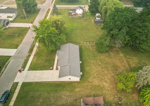 Photo 2 of Single family home for sale at 269 W Brooks St, Newaygo, MI 49337 | MLS# 72026035533 | Listing updated on 2026-09-09