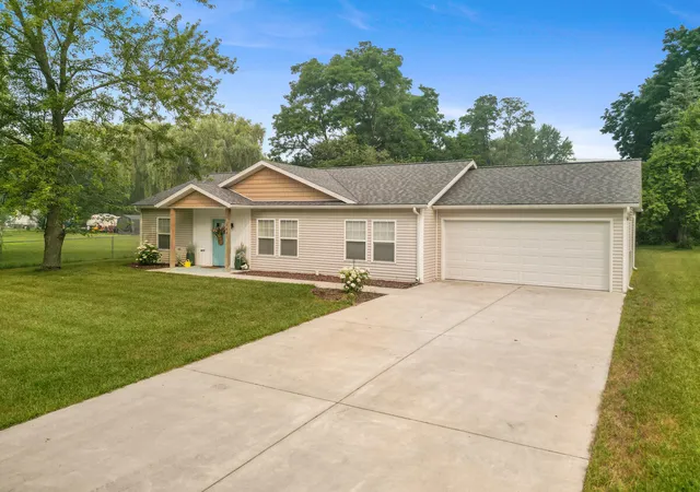 Photo 4 of Single family home for sale at 269 W Brooks St, Newaygo, MI 49337 | MLS# 72026035533 | Listing updated on 2026-09-09