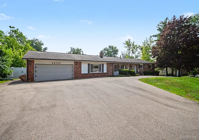 Photo 3 of Single family home for sale at 24730 Creekside Dr, Farmington Hills, MI 48336 | MLS# 20261053398 | Listing updated on 2026-09-09