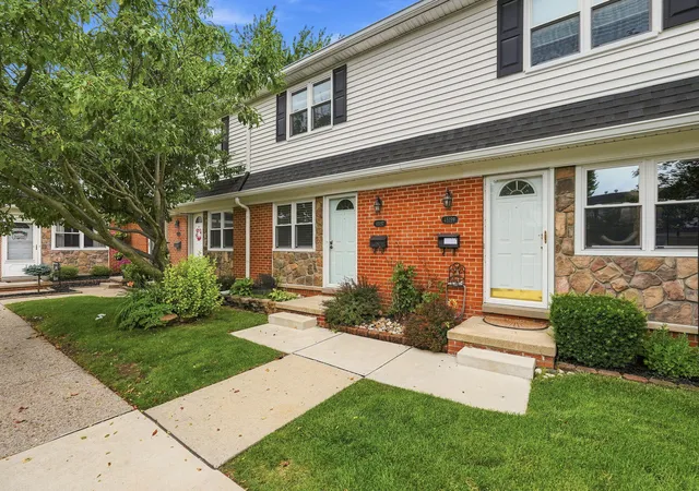 Photo 2 of Condo for sale at 45197 Kensington St, Utica, MI 48317 | MLS# 81026035536 | Listing updated on 2026-09-16