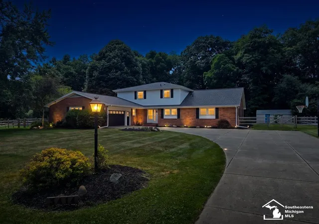 2nd image of 3414 Caroline Dr, Jackson, MI 49203 | MLS# 57050214587