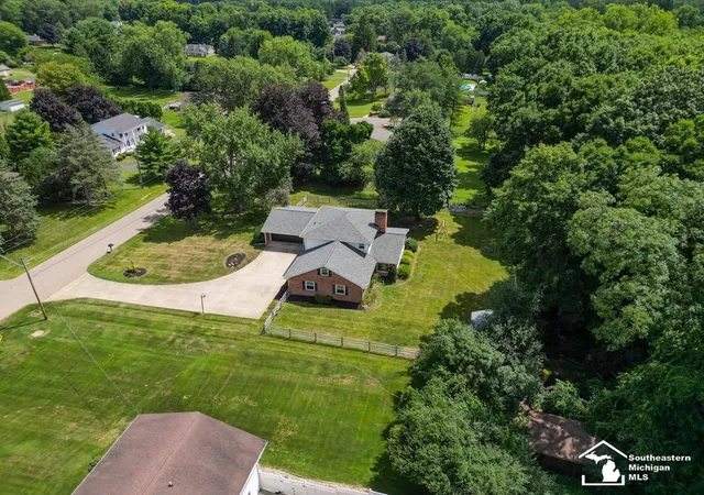4th image of 3414 Caroline Dr, Jackson, MI 49203 | MLS# 57050214587