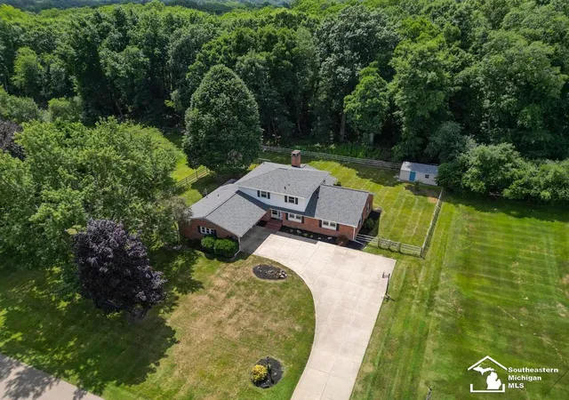 5th image of 3414 Caroline Dr, Jackson, MI 49203 | MLS# 57050214587