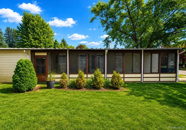 Photo 2 of Single family home for sale at 2663 Chickadee St, Rochester Hills, MI 48309 | MLS# 20261053407 | Listing updated on 2026-09-11