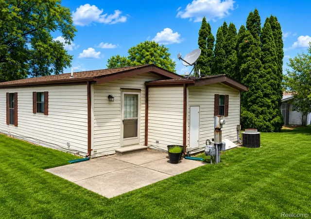 Photo 3 of Single family home for sale at 2663 Chickadee St, Rochester Hills, MI 48309 | MLS# 20261053407 | Listing updated on 2026-09-11