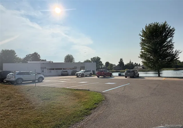 Photo 4 of Single family home for sale at 2663 Chickadee St, Rochester Hills, MI 48309 | MLS# 20261053407 | Listing updated on 2026-09-11