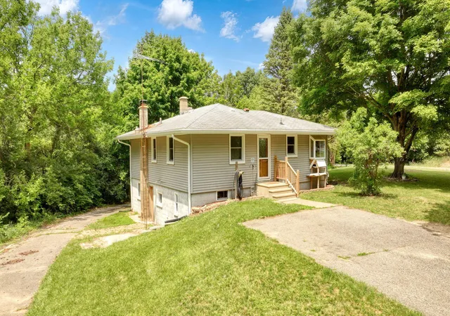 Photo 1 of Sale Pending at 3930 Hoyer Rd, Jackson, MI 49201 | MLS# 55026035548 | Listing updated on 2026-08-17