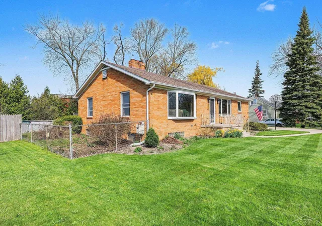 Photo 1 of Sale Pending at 605 Webb Dr, Bay City, MI 48706 | MLS# 61050214589 | Listing updated on 2026-07-16