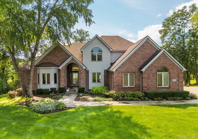 Photo 1 of Sale Pending at 333 Elio Dr, Highland, MI 48357 | MLS# 20261053429 | Listing updated on 2026-09-15
