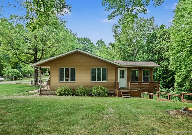 Photo 2 of Single family home for sale at 1646 Boy Scout Rd, Caro, MI 48723 | MLS# 20261053461 | Listing updated on 2026-07-27
