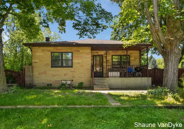 Photo 2 of Single family home for sale at 154 72nd Street Se, Grand Rapids, MI 49548 | MLS# 65026035571 | Listing updated on 2026-09-17