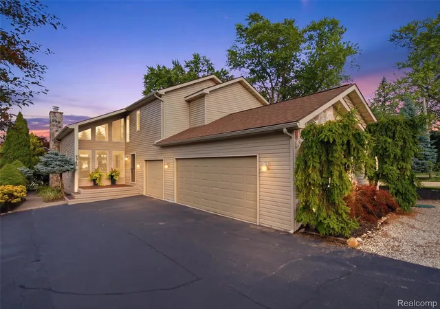 Photo 1 of Single family home for sale at 2314 N Duck Lake Rd, Highland, MI 48356 | MLS# 20261053475 | Listing updated on 2026-09-14