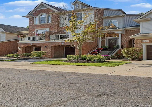 2nd image of 37561 Newburgh Park Cir, Livonia, MI 48152 | MLS# 20261053478