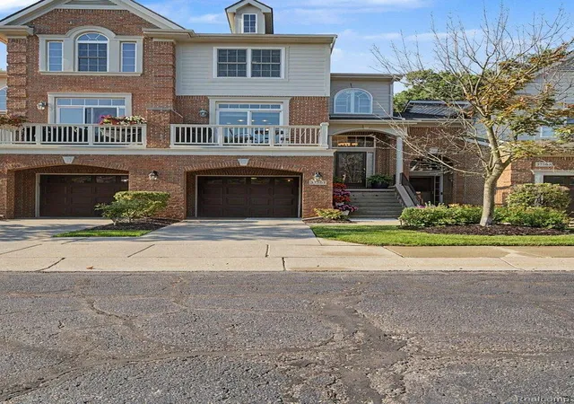 3rd image of 37561 Newburgh Park Cir, Livonia, MI 48152